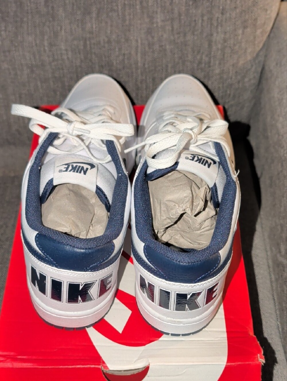 Nike White and Navy Low-Top Court Shoes - Picture 4 of 8